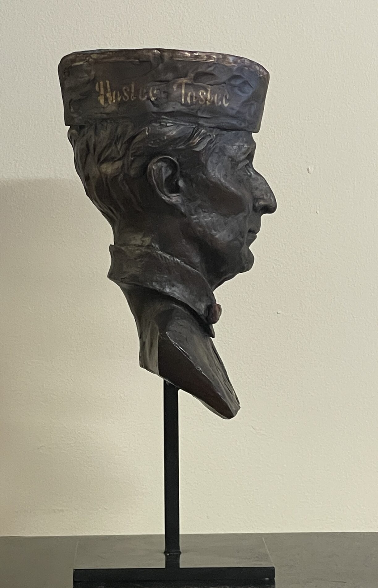 Side view of "Mr. Hastee".